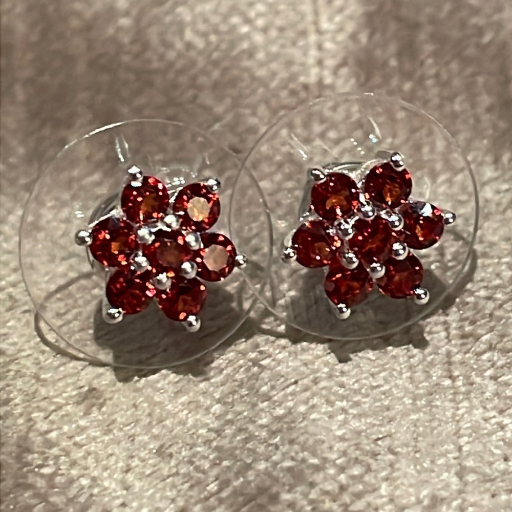 Mozambique Genuine Garnet Flower Earrings 925 Sterling Silver Studs NWOTS